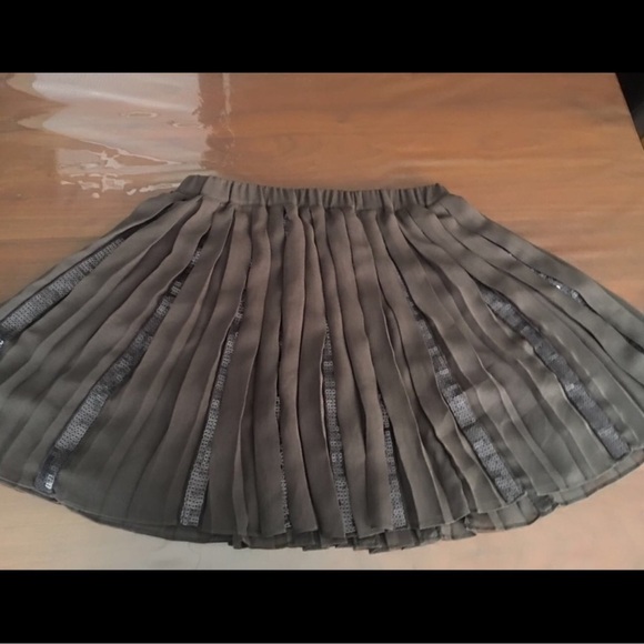 Club Monaco dark green pleated sequin mini skirt - Picture 2 of 5